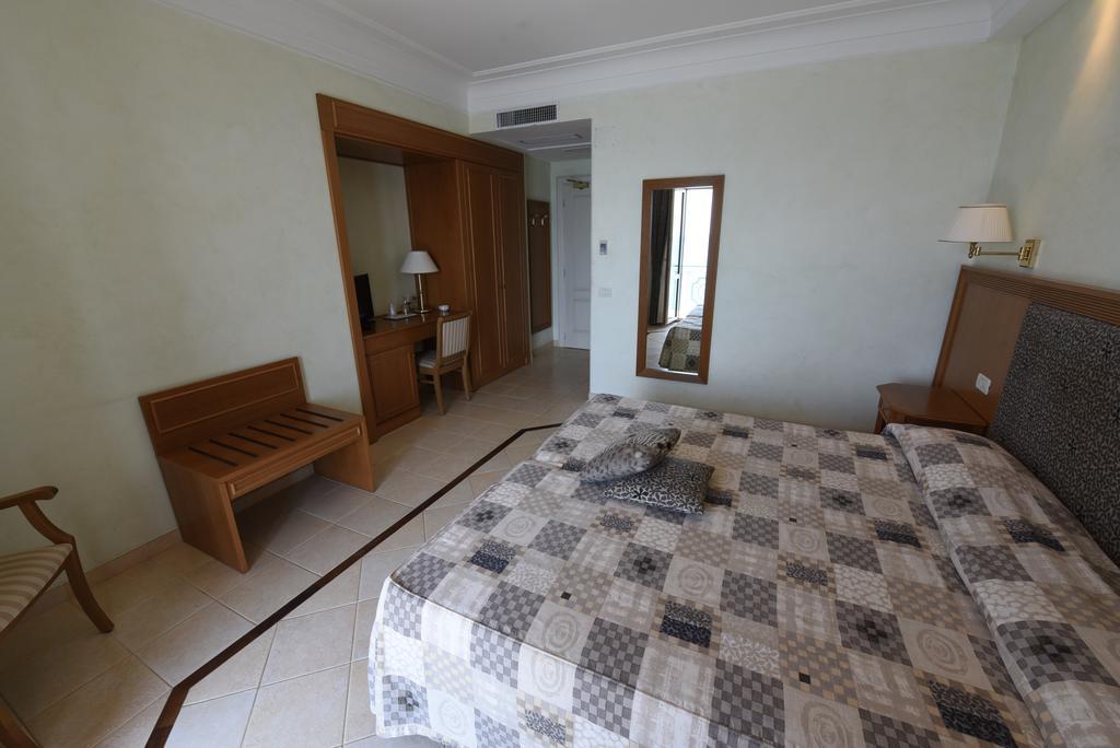 Hotel Ristorante La Lampara Джиццерия Номер фото